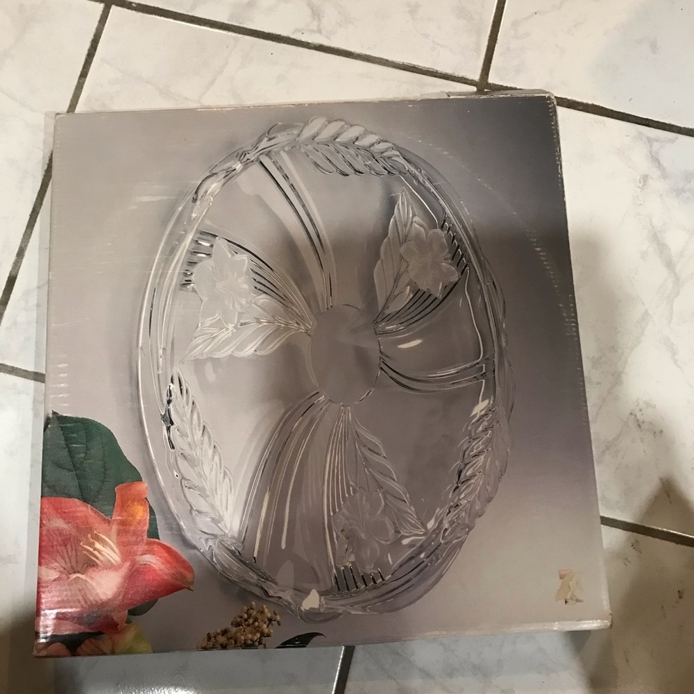 🆕️ 14 1/2” Cake Cake Crystal Service Platter
